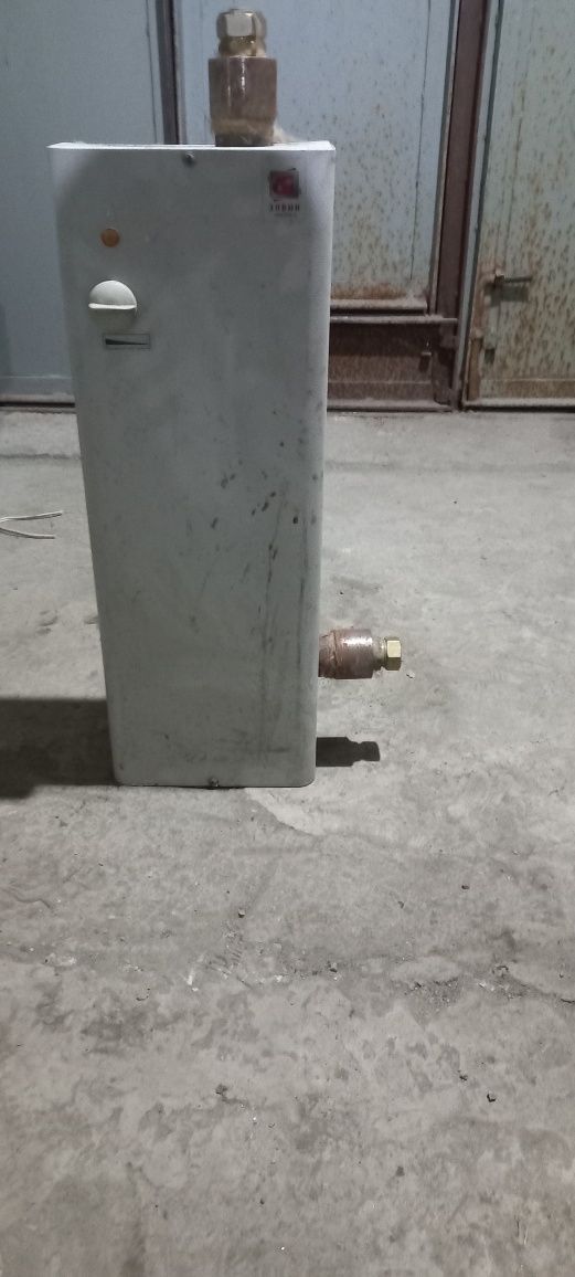 Продам электроводонагреватель.