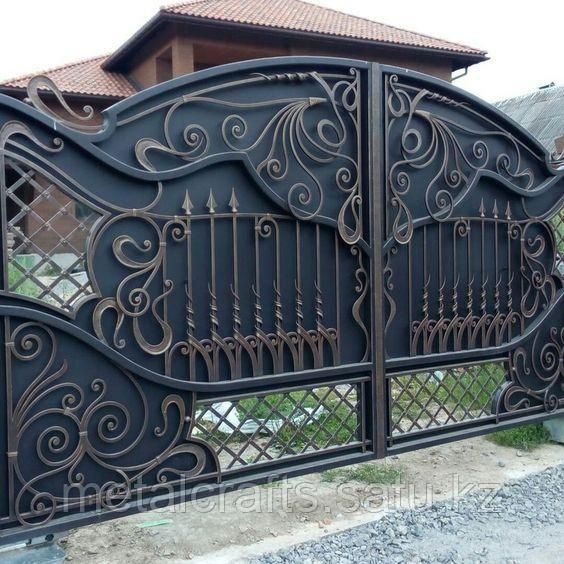 Покраска ворота, дверь, тапчан, лесница