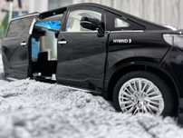 Коллекционная моделька Toyota Alphard