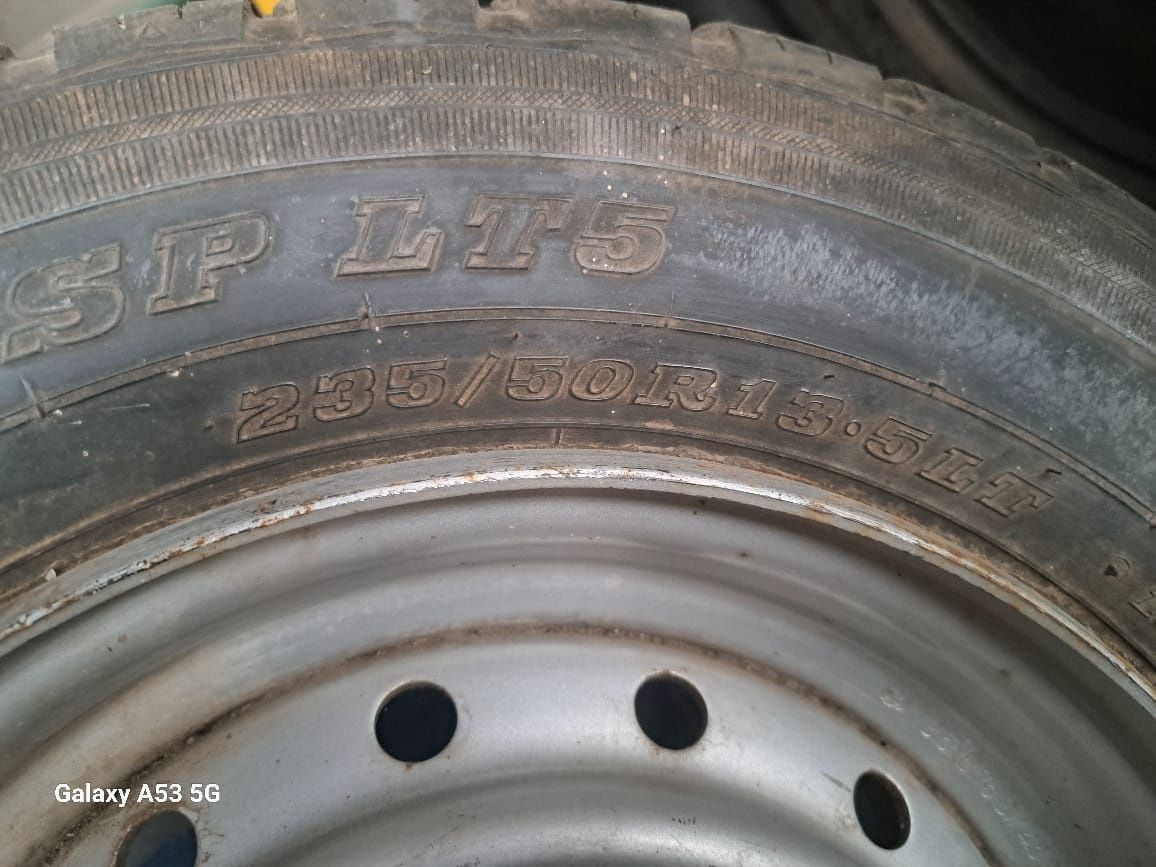 Продам  две  шины на авто