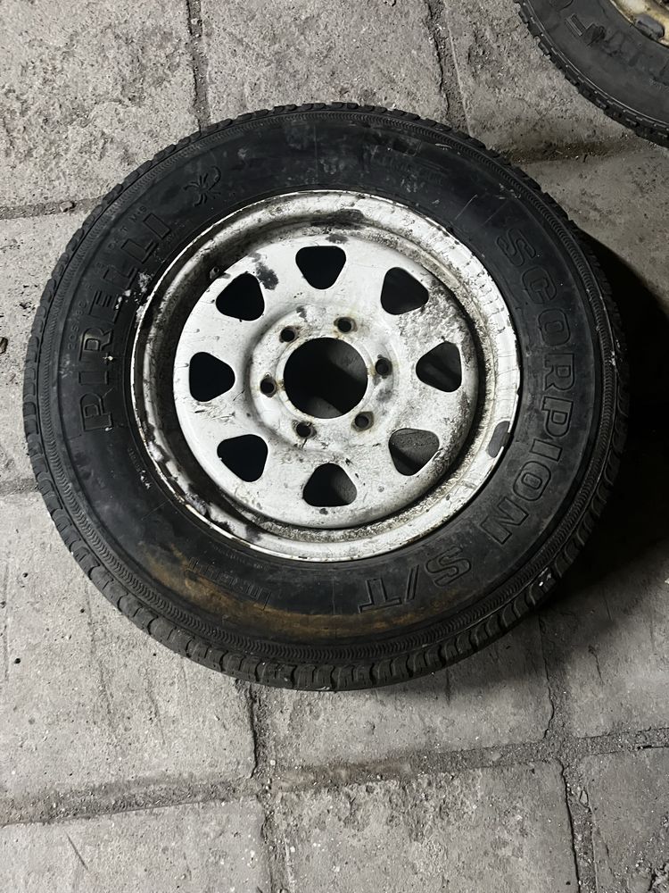 Продам комлпект шин на Nissan Patrol