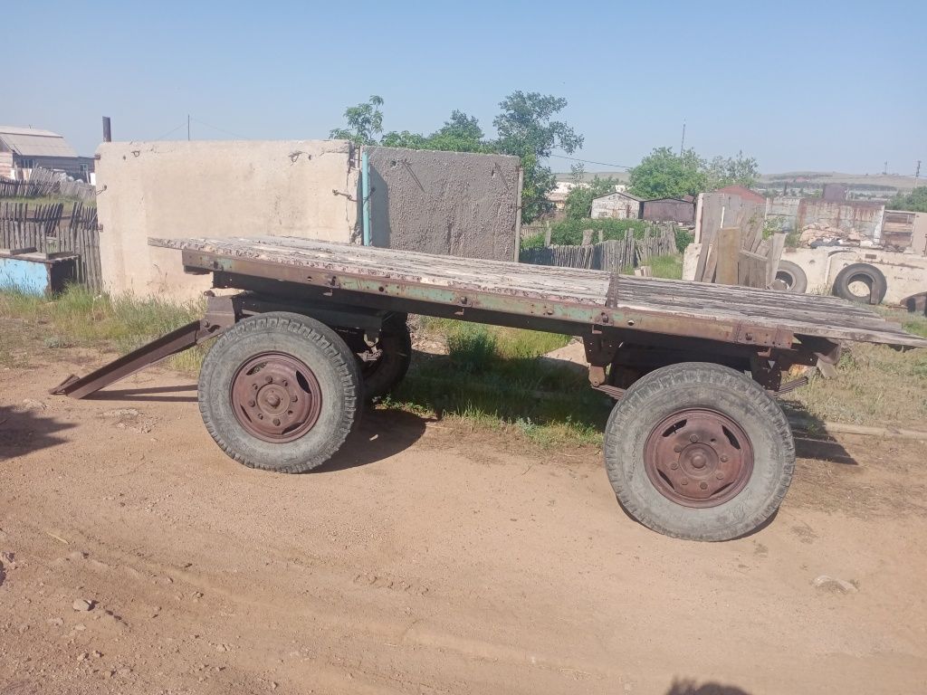 Продам трактор Т-28 + к тратору циркулярка + ЗИЛовский прицеп площадка