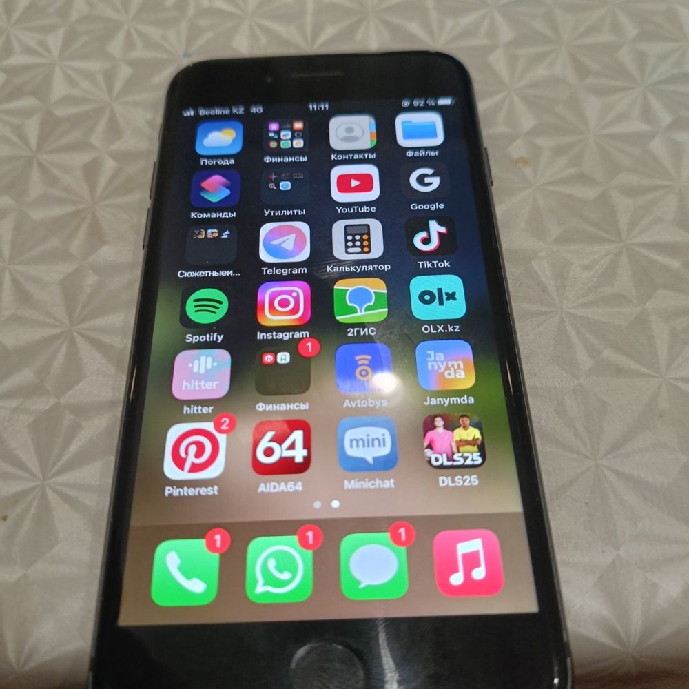 продаю iphone 8.