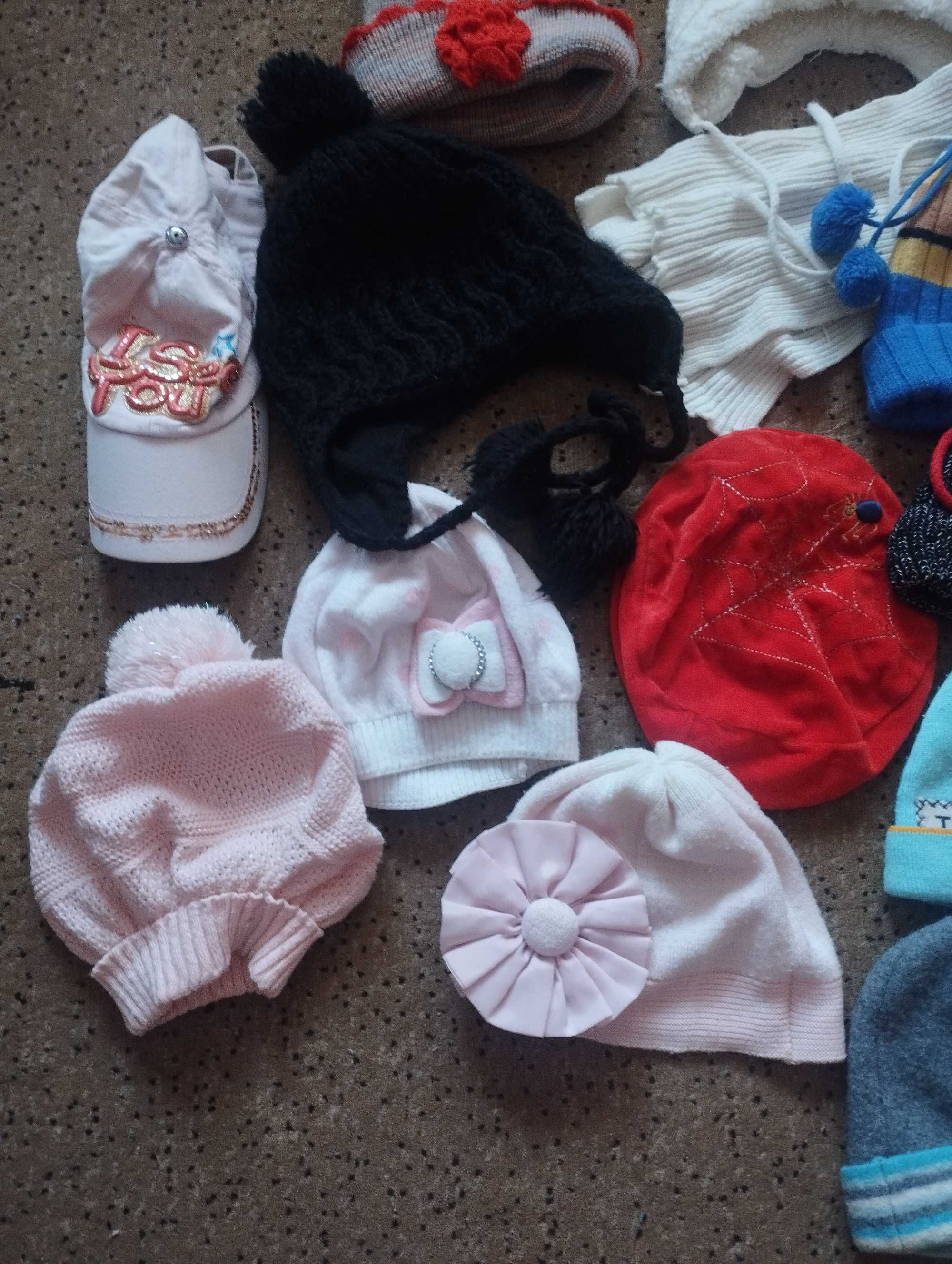 Шапки на все сезоны от 1 года и до 6-7 лет.