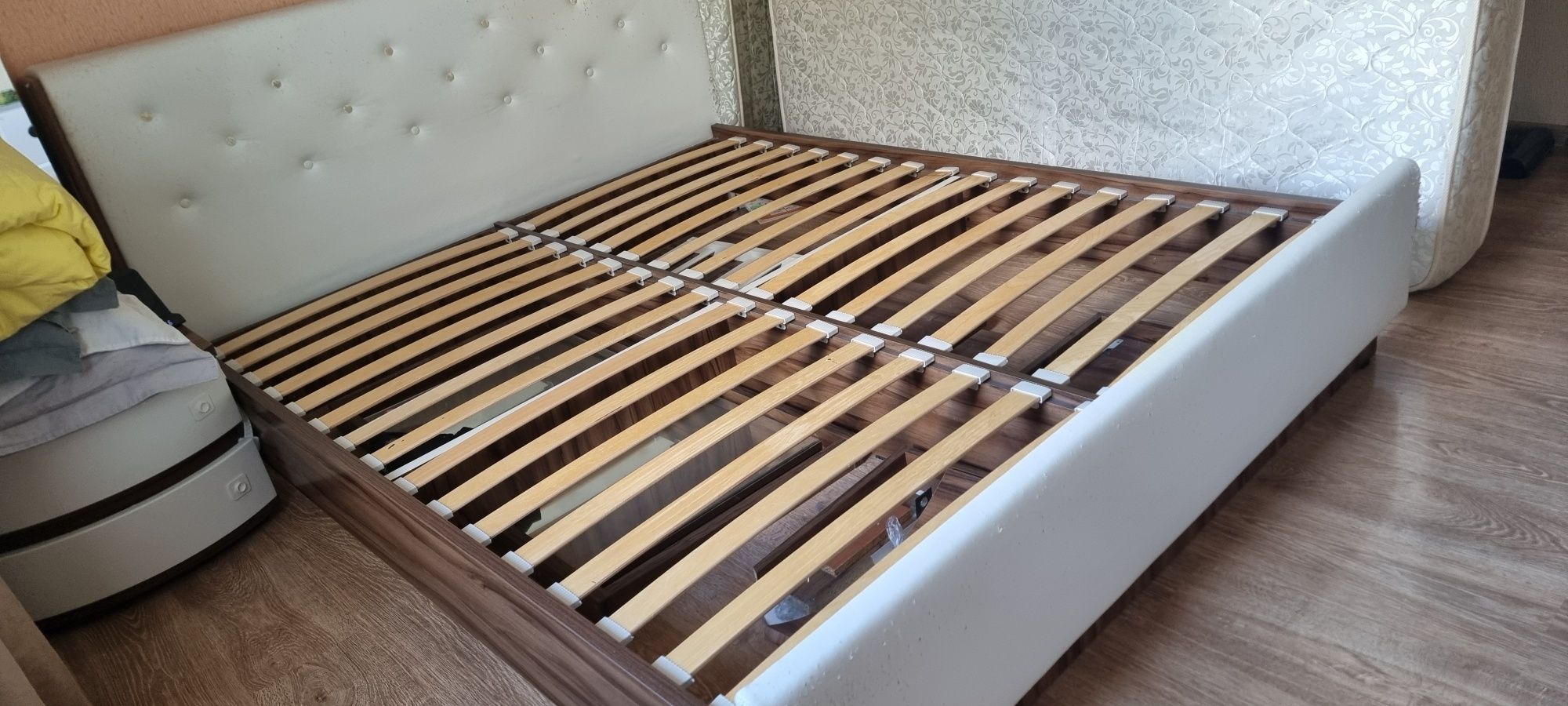 Продам 2-у спальную кровать