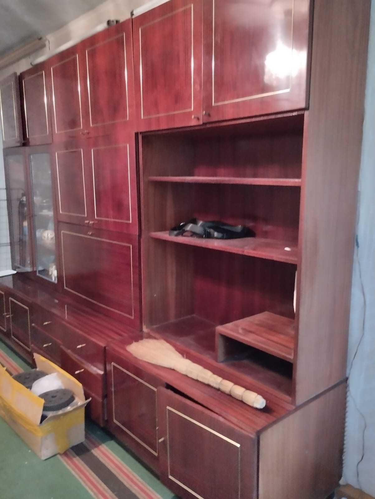 Отдам стенку советских времен бесплатно, самовывоз