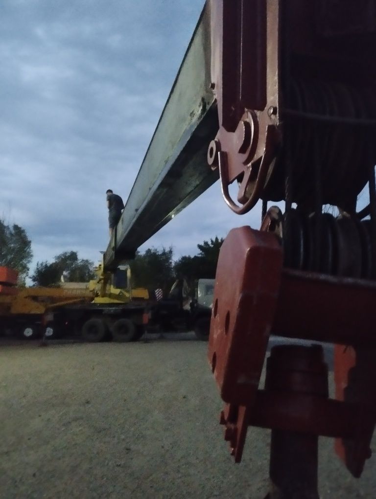 Услуги автокрана по г Уральск и зко кран грузоперевозки эвакуатор
