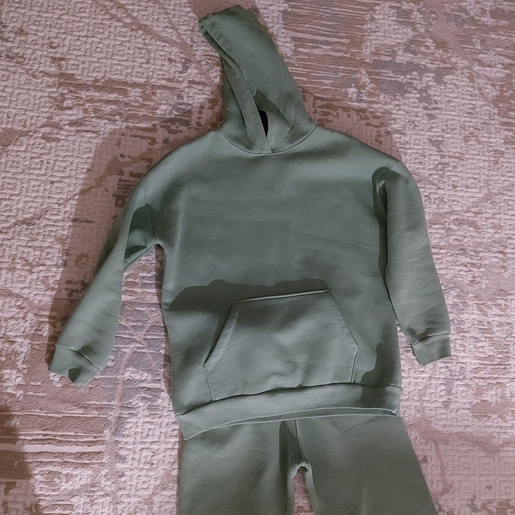 Продам спортивный  костюм