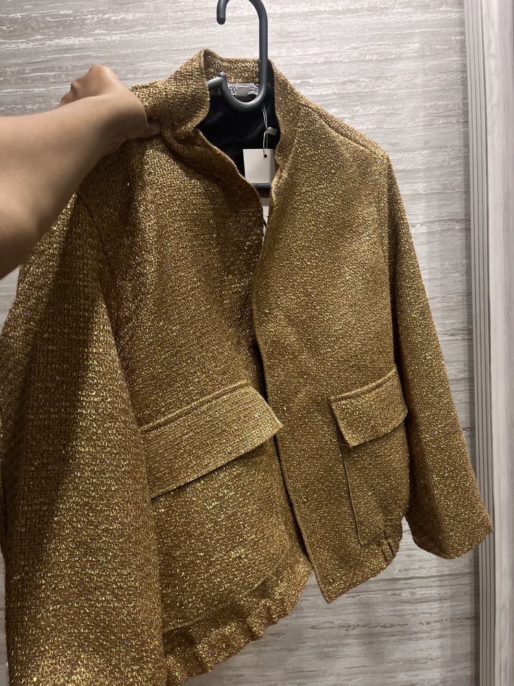 Золотой бомбер Zara