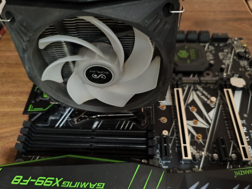 Продам материнскую плату с процессом Xeon  12 ядерный 24 поточный.
