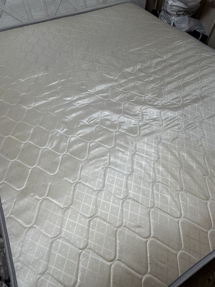 Продам матрас 160×200 см почти новый