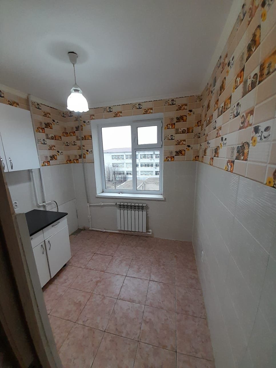 Продам двухкомнатную квартиру микрорайон дружба дом 21 возле 3 школы..