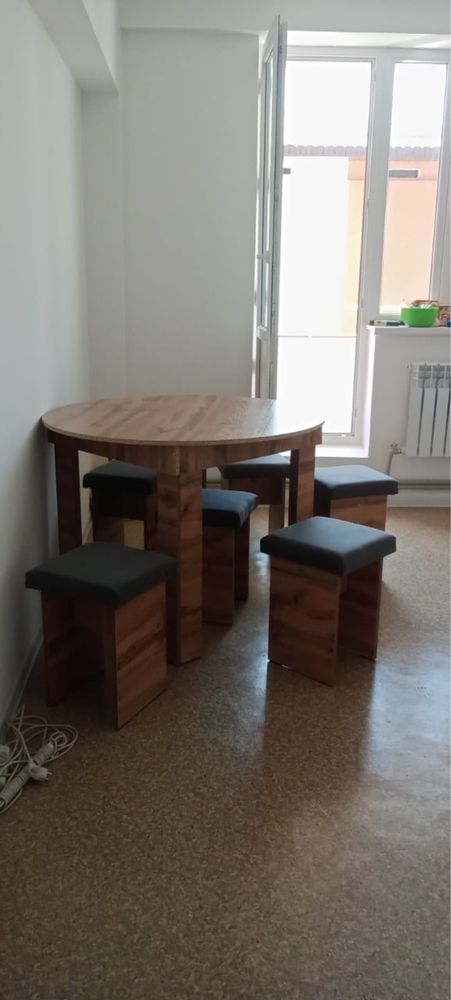 Продам стол со стульями! Срочно