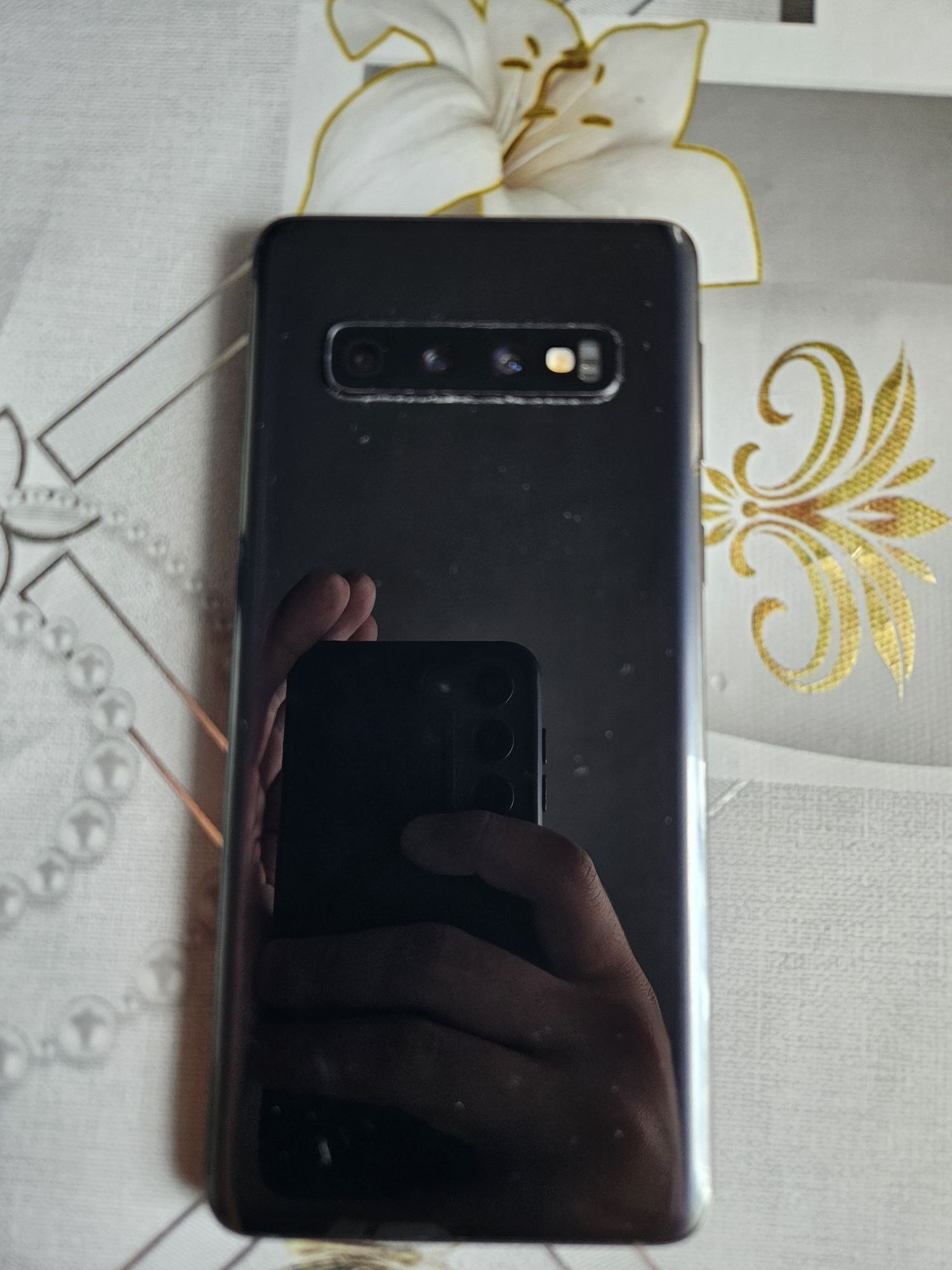 Samsung s10 в хорошем состоянии