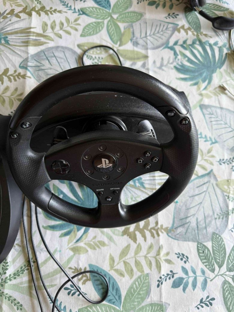 Продаю PlayStation 4