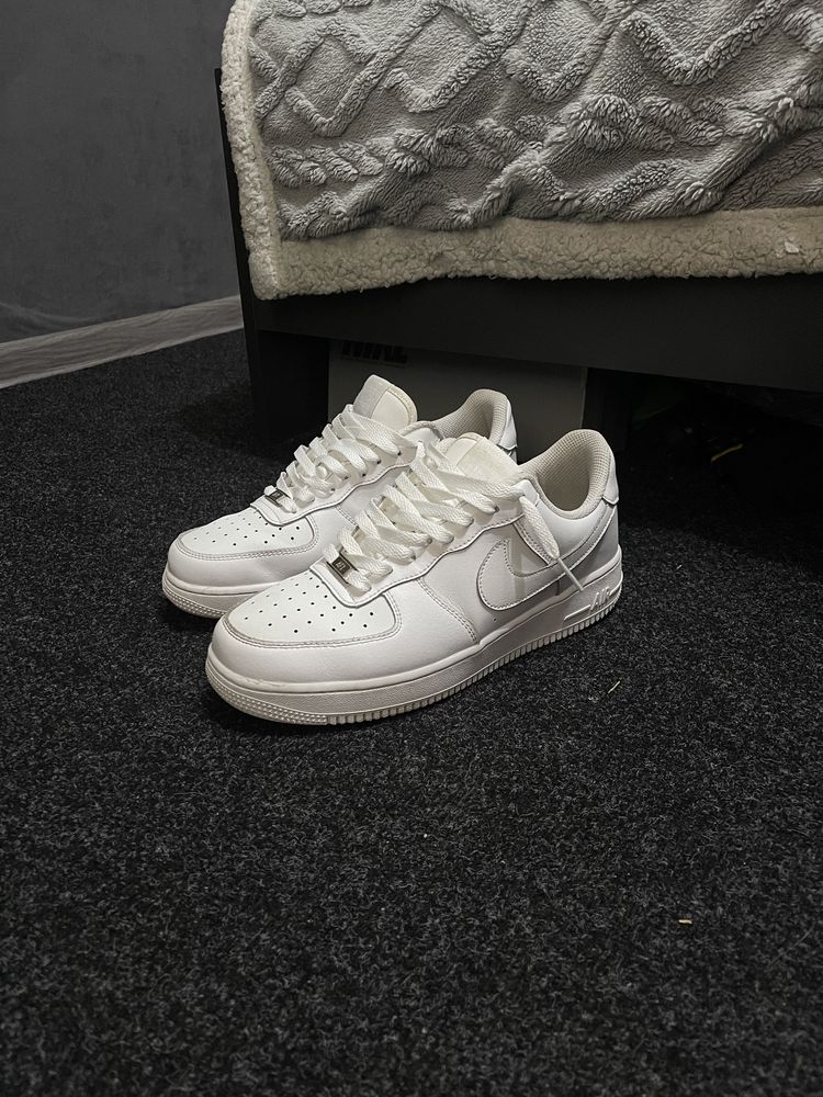 Продаю белые AIR Force 1
