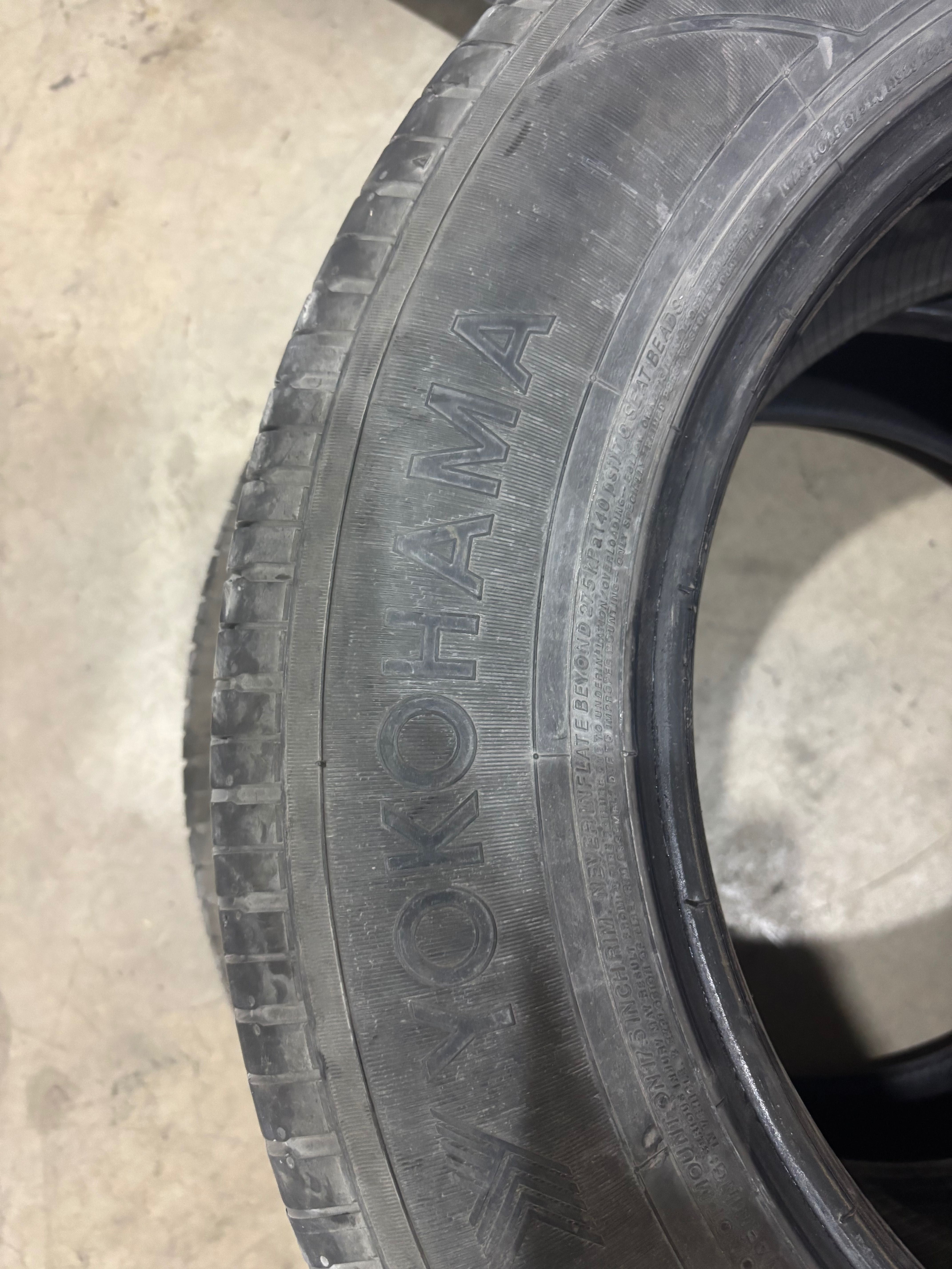 Продам всесезонные шины Yokohama bluEarth S34