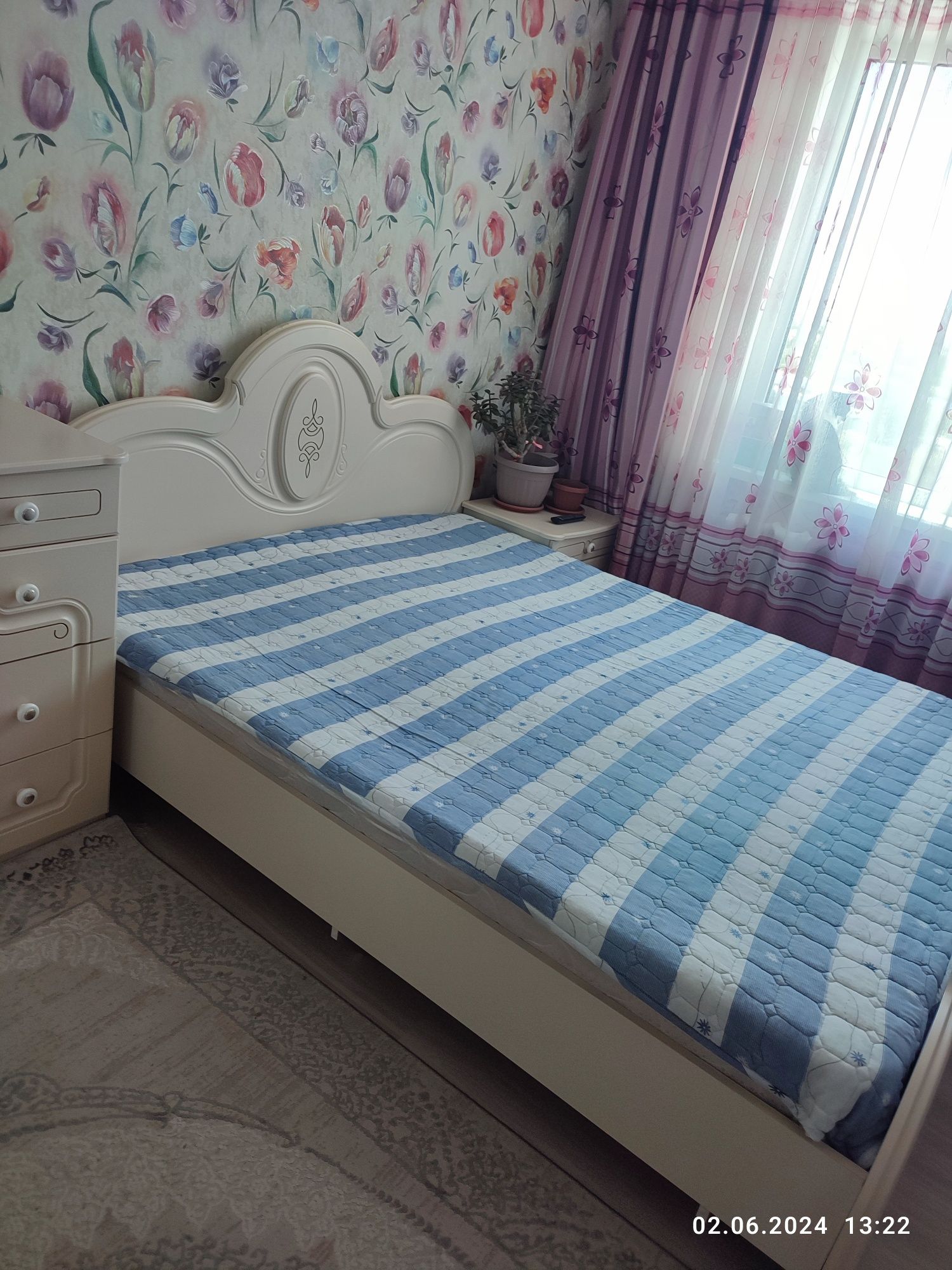 Спальный кровать