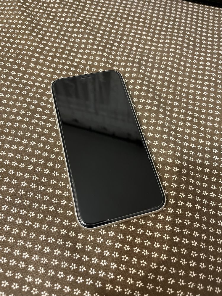 Продам iPhone 11 64gb в хорошем состоянии