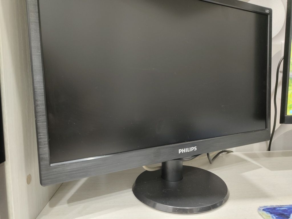 Монитор Philips 193V  18.5"