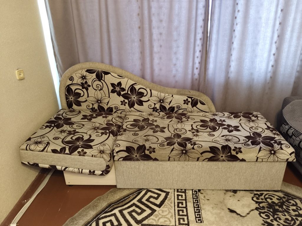 Продам диванчик, б/у,хорошее состояние, самовывоз!!