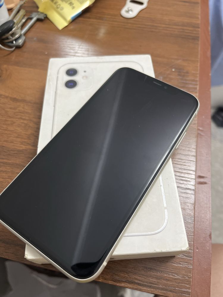 IPhone 11 White 128 gb.