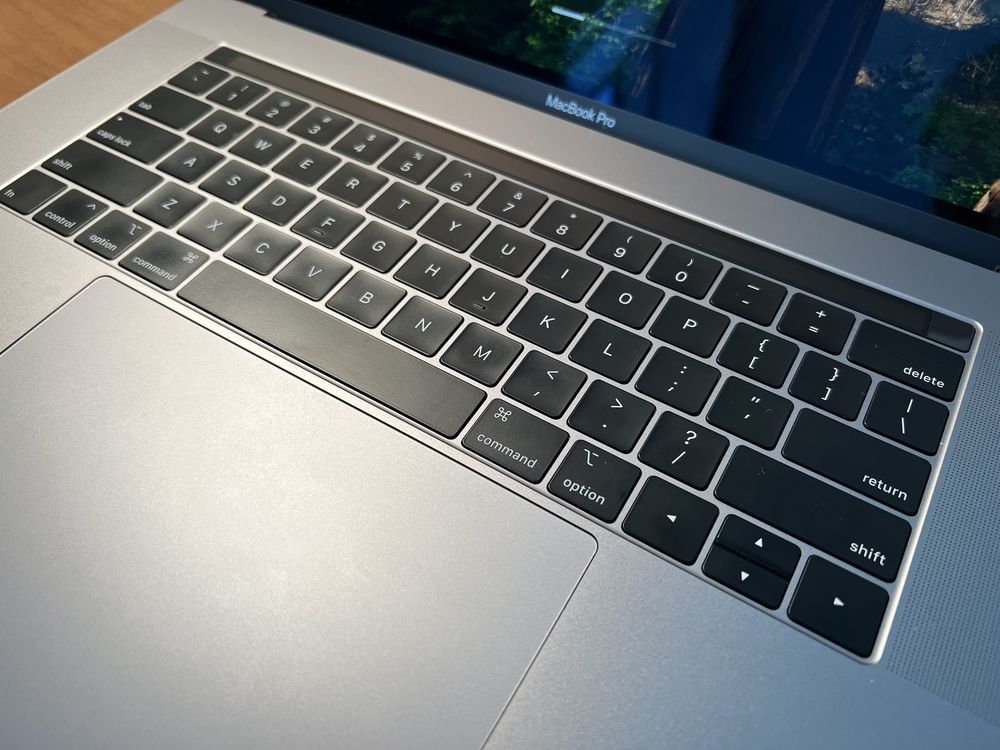 MacBook Pro 15,4” i9 32Gb 1TB Radeon Vega PRO 20
