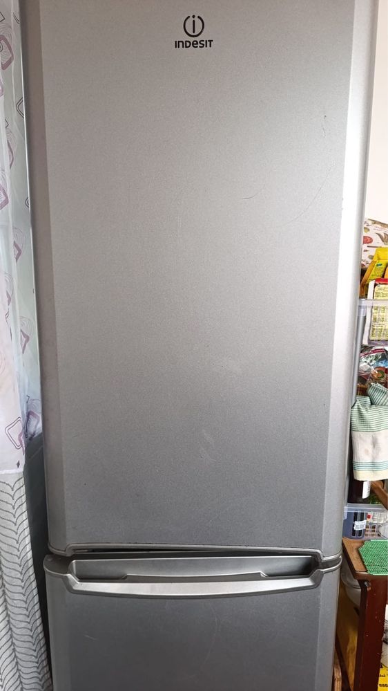 Холодильник Indesit