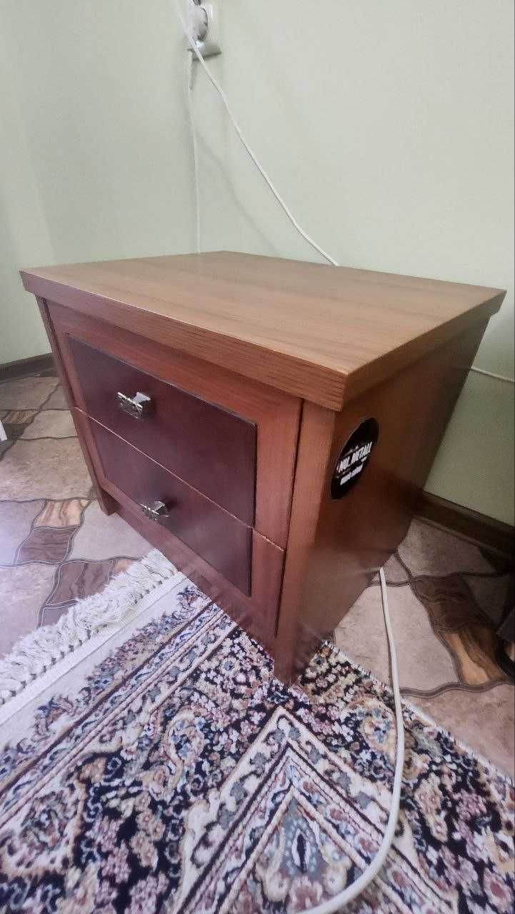 прикроватная тумбочка