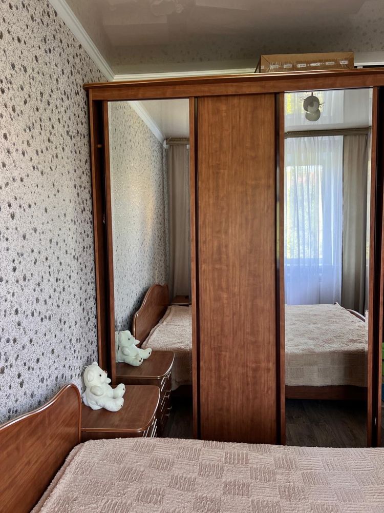 Продам спальный гарнитур