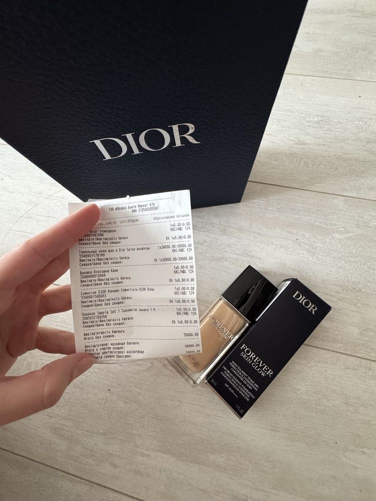 Тональный крем Dior Forever Skin Glow