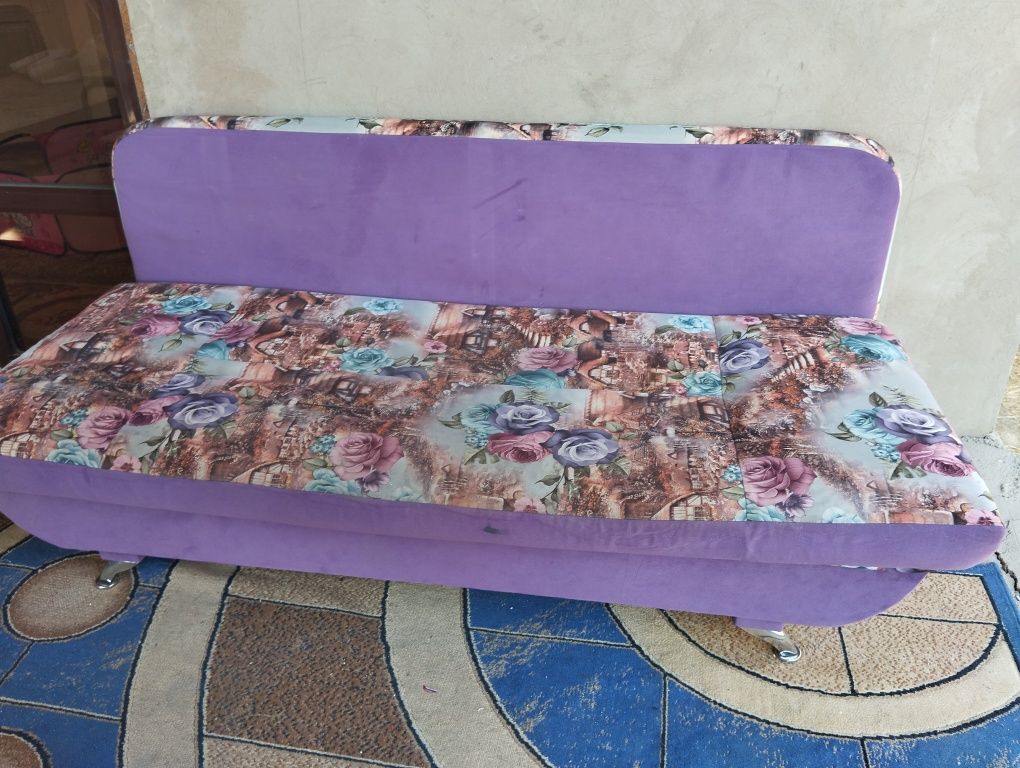Продам 2 дивана чистые