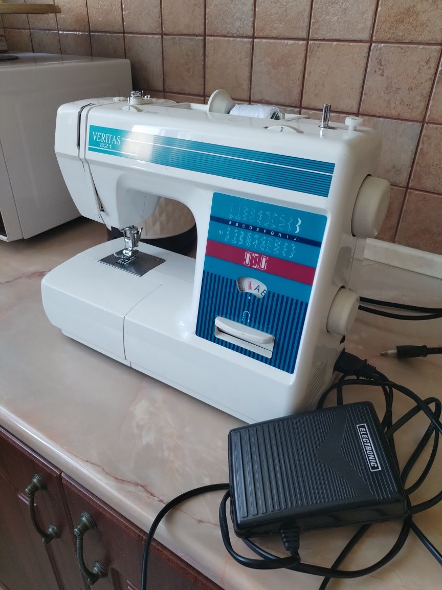 Продам  швейную машинку