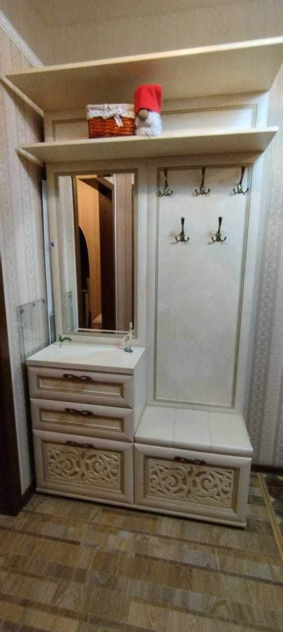 Продам прихожую состояние новое