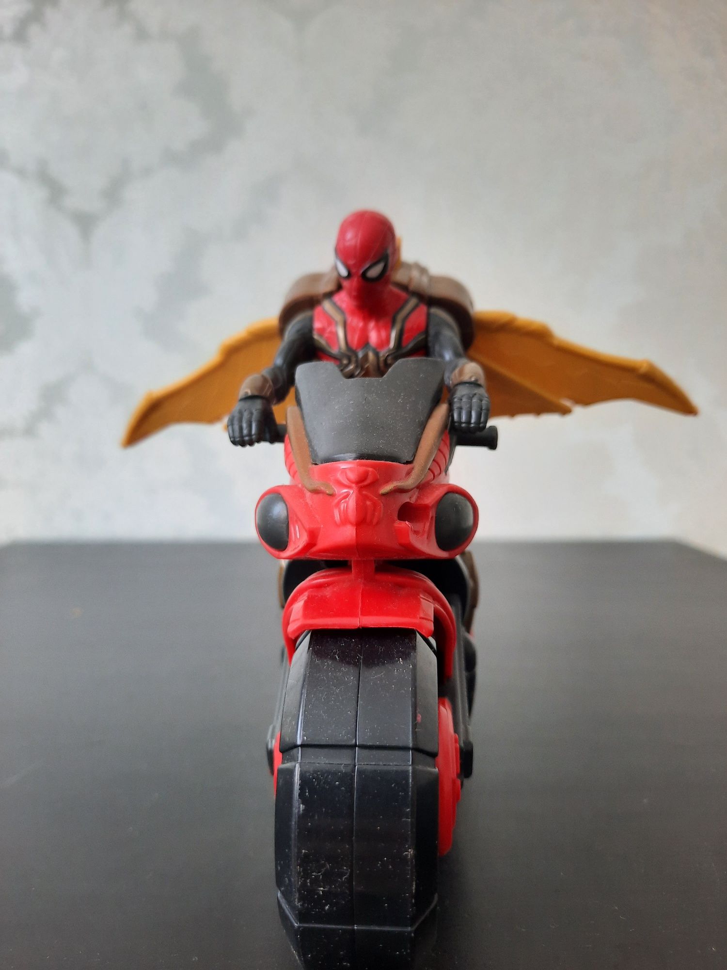 Человек паук на мотоцикле, игрушка hasbro