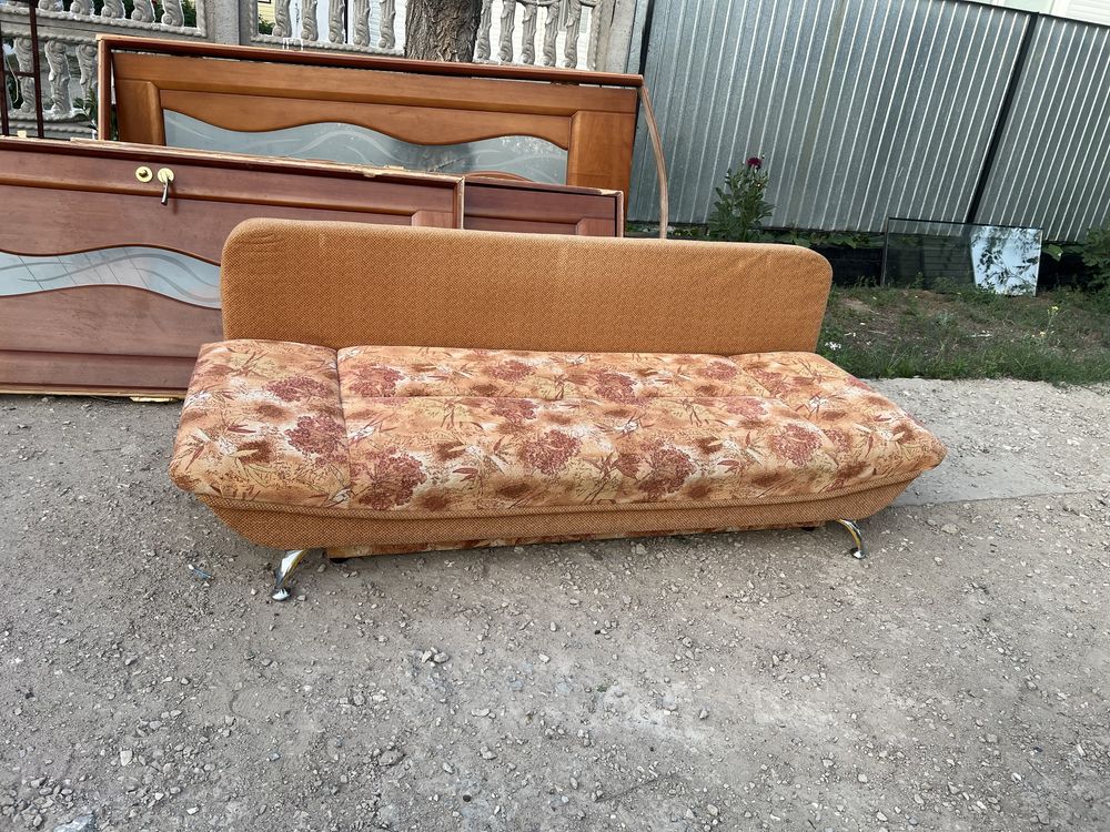 Продам диван тахта