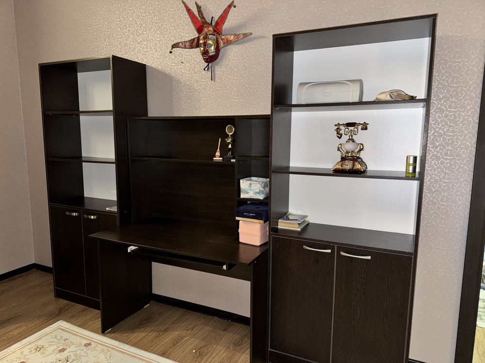 Продам книжные шкафы и письменный/игровой стол