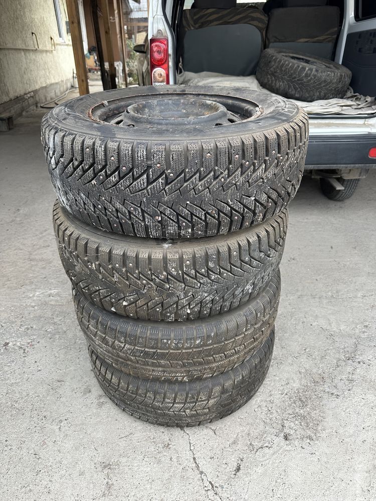 Зимние шины с дисками 205/65/R15 Ovation шипованные