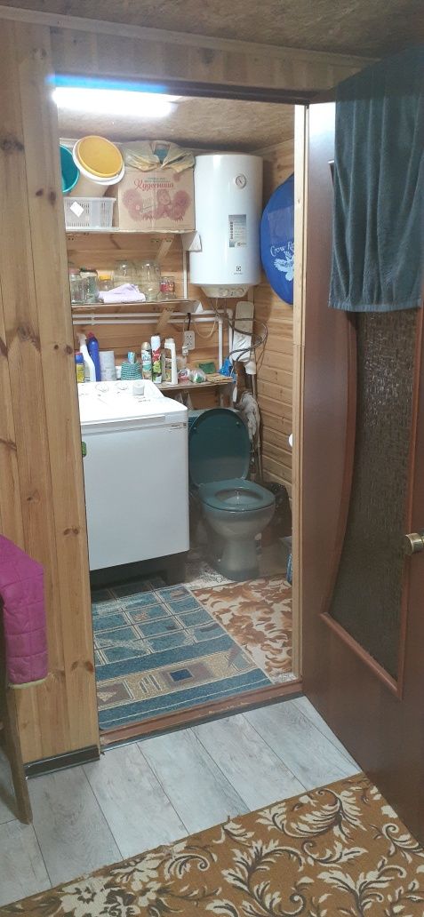 Дачный участок.с домом и постройками.