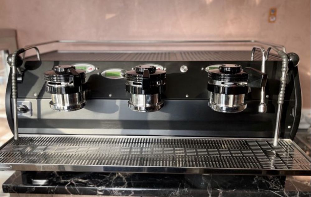 La Marzocco, Strada,  7, млн тг, 3 группы, новая , полный комплект