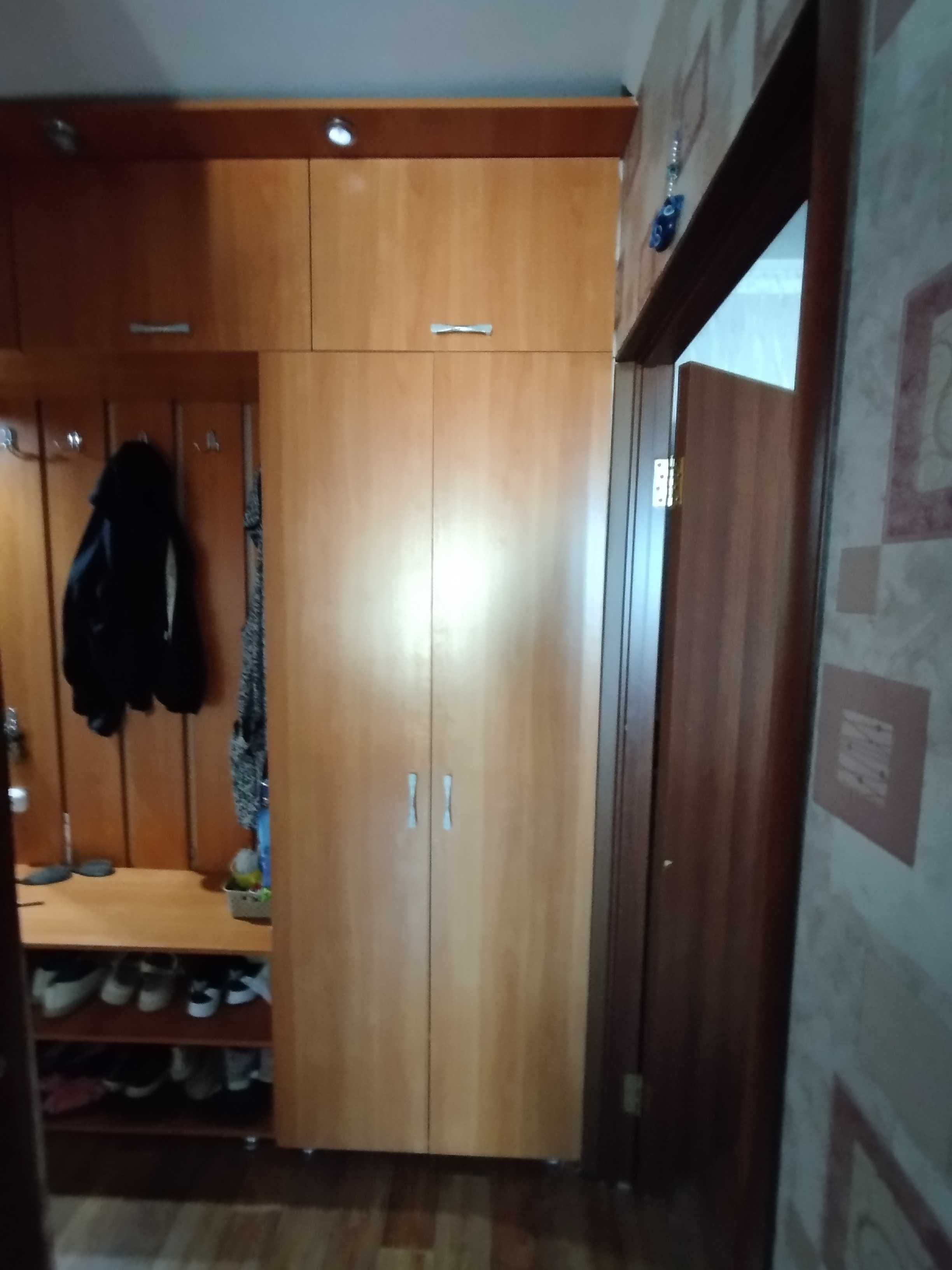 Продам Шкаф в коридор
