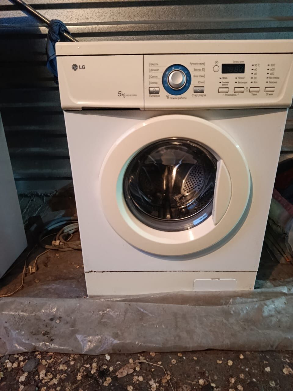 Продам машинку стиральную