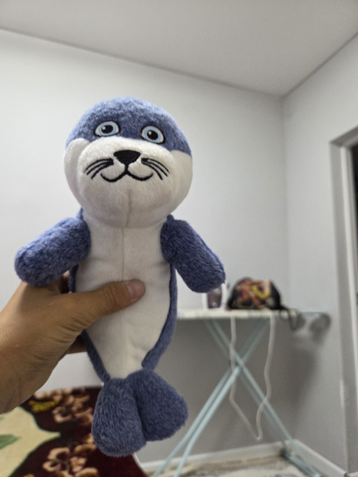 Продается игрушечный морж очень хароший