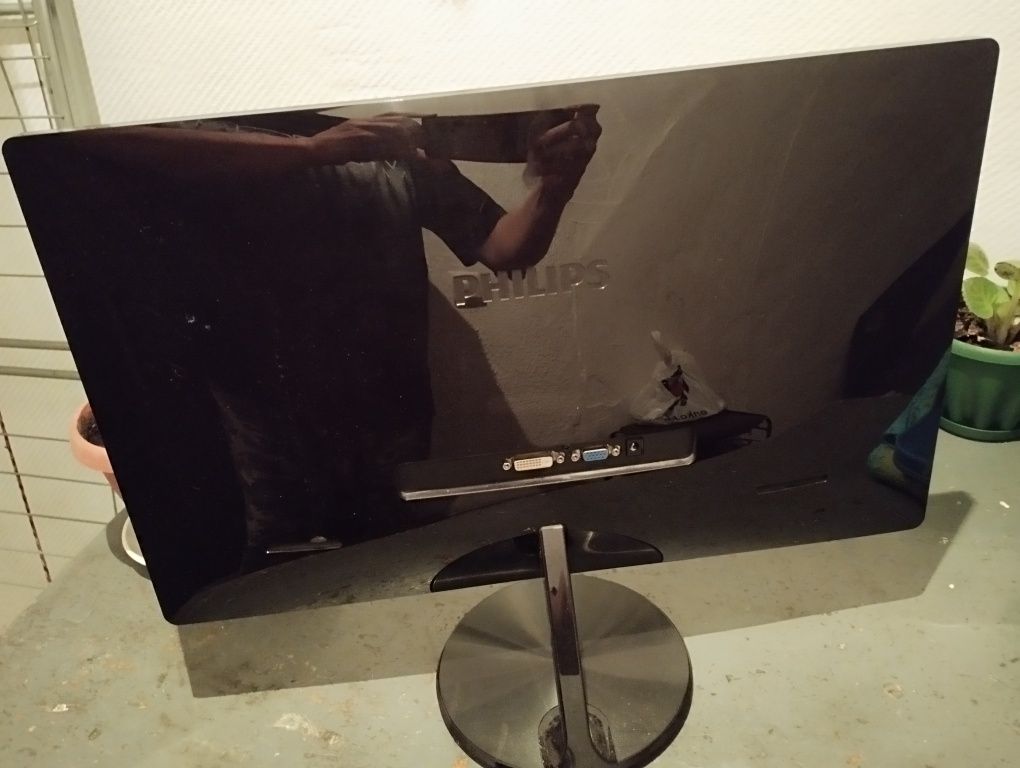 Монитор philips 22 дюйма