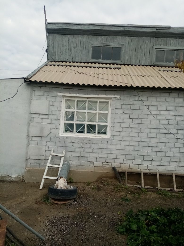 Продом частный дом 12 дача конченый сразу возле магазине дом.