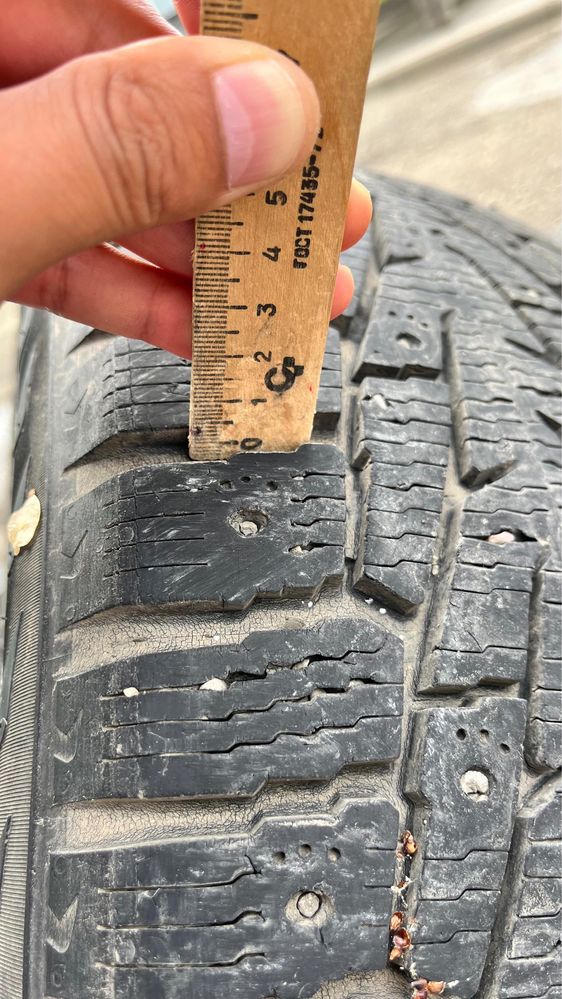 Продам шины бу 225/65 R17 зима