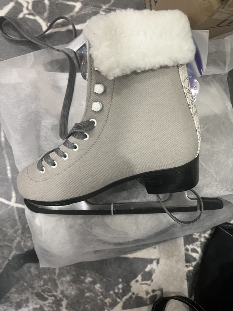 Продам Коньки новые