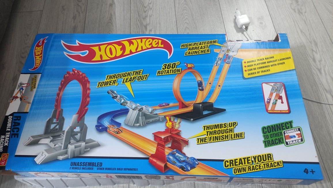 Hot Wheels трэк и машинки