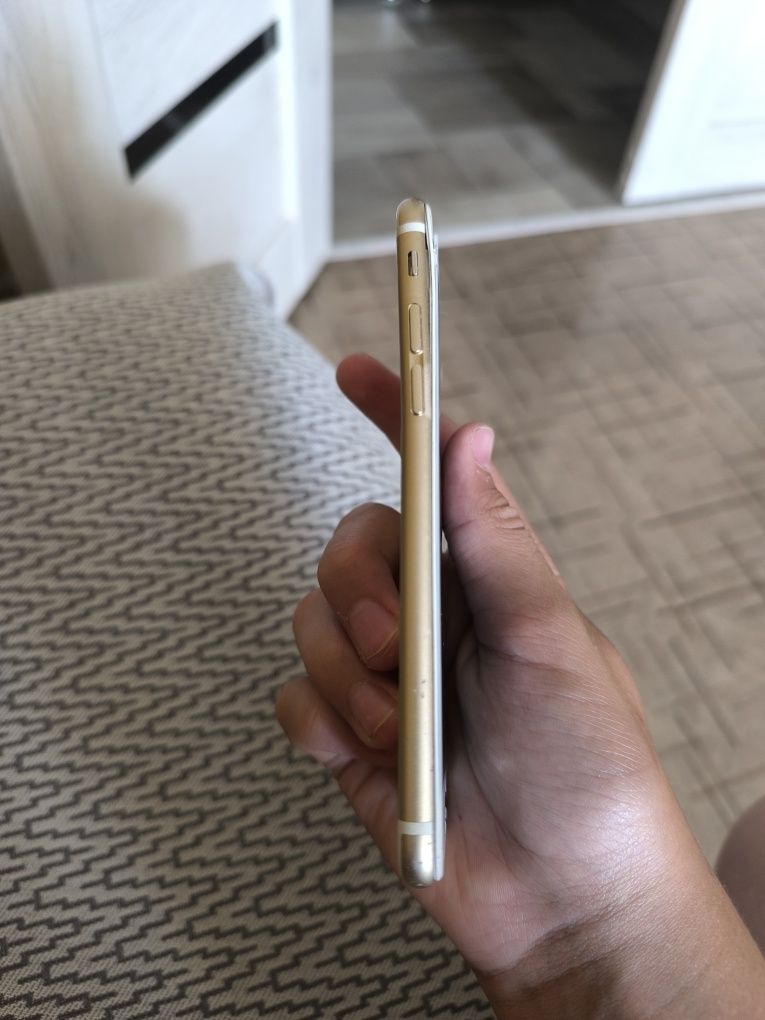 Iphone 6s  на 64 гб