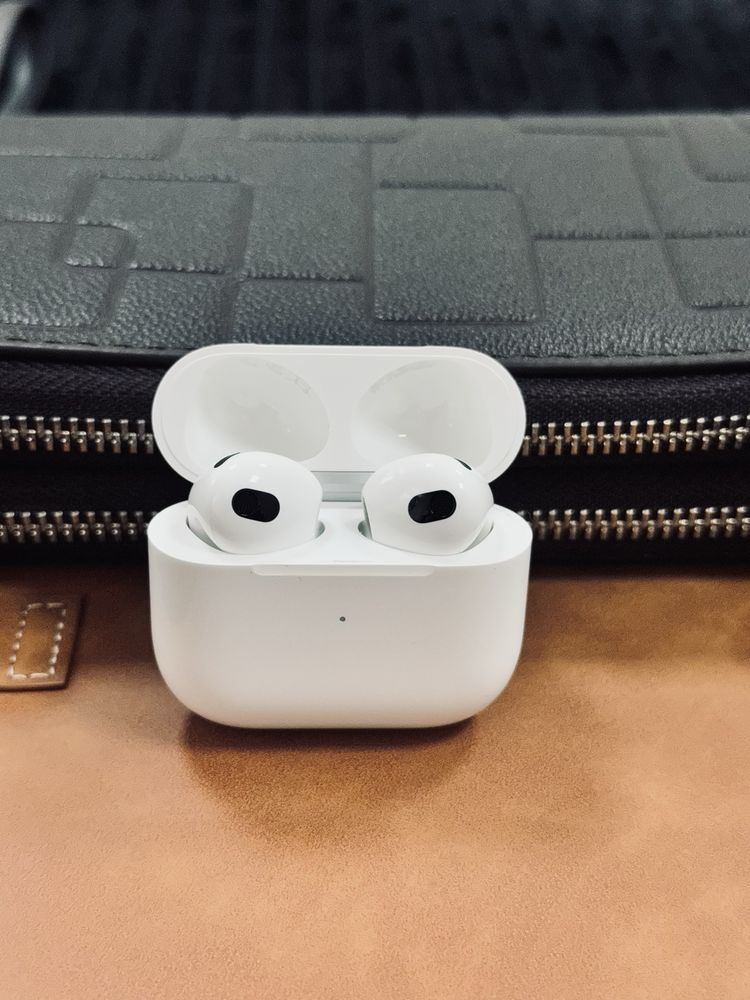 AirPods 3 новые в чехле